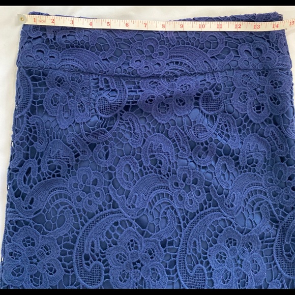 Blue lace pencil skirt - Picture 3 of 5